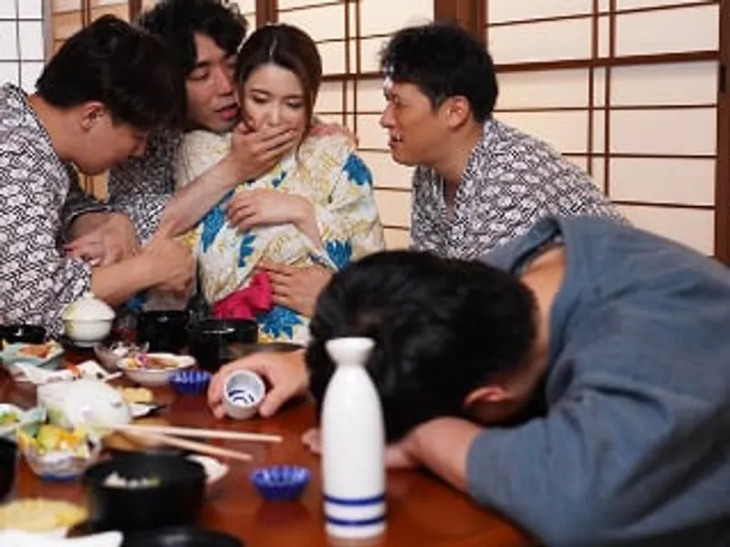 đưa vợ đi suối nước nóng, ông xã không biết bà xã bị người khác phang sấp mặt