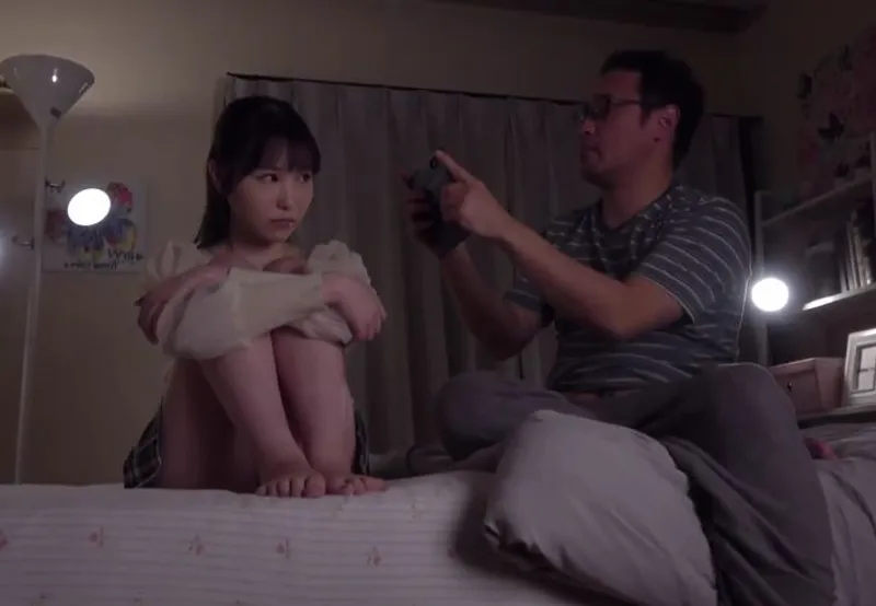 Mẹ tái hôn, cô bé cam chịu bị bố dượng đâm cả lỗ trên lẫn lỗ dưới