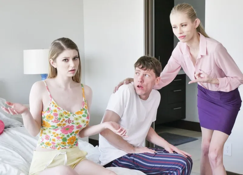 Mẹ kế bắt con gái riêng của ông chồng trả bài với cậu con trai