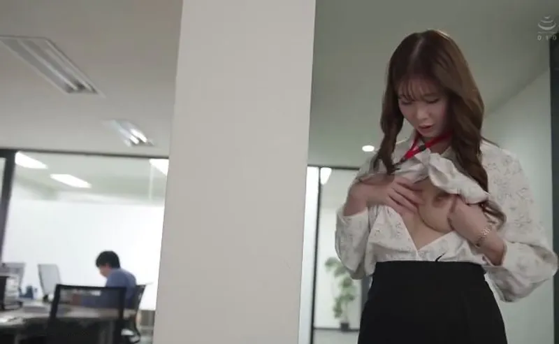 Bí ẩn đằng sau cô nhân viên có vẻ ngoài nghiêm nghị nhưng thực chất là "nữ hoàng dâm đãng"