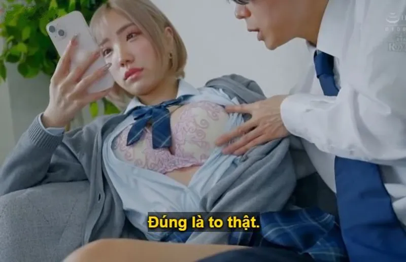 Cô nàng học sinh băng giá ấy chỉ khao khát tiền bạc, chàng muốn hành động gì với em cũng được hết.