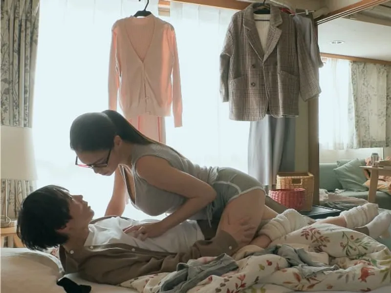 được chị cạnh bên nhà "an ủi" khi con ghệ đi ngoại tình